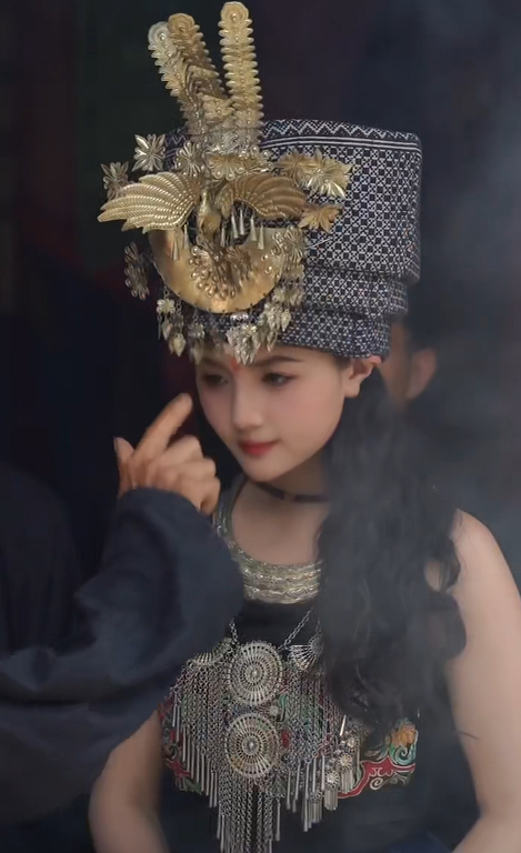 开云中国服务-麻阳龙舟队训练备战龙超，出征时会抬龙舟到河边，曾因手推肩扛50公里硬核护送火出圈|潇湘晨报·晨视频|龙舟比赛|湖南省|怀化市|活动_新浪体育_新浪新闻